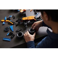 Lego Technic Samochód wyścigowy McLaren Formula 1 42141