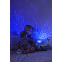Cloud b Tranquil Whale Blue Family - Lampka z projekcją świetlną i grzechotką -Wieloryb niebieski