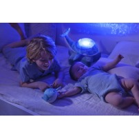 Cloud b Tranquil Whale Blue Family - Lampka z projekcją świetlną i grzechotką -Wieloryb niebieski