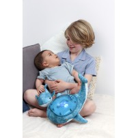 Cloud b Tranquil Whale Blue Family - Lampka z projekcją świetlną i grzechotką -Wieloryb niebieski