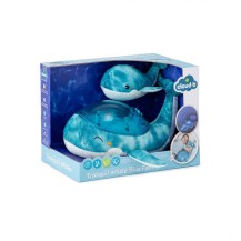 Cloud b Tranquil Whale Blue Family - Lampka z projekcją świetlną i grzechotką -Wieloryb niebieski